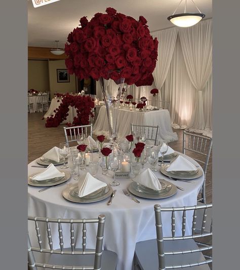 Red Quinceanera Ideas Decor Tables, Burgundy Quinceanera Decorations Table Settings, Red Wine Quinceanera Decorations, Red Venue Quince, Burgandy Center Piece Quince, Red Silver Wedding, Red Quinceanera Ideas, Red Roses Centerpieces, Red Quince