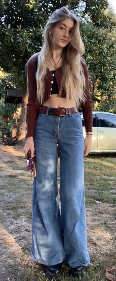 Bottom Jeans Outfit, Bell Bottom Jeans Outfit, Bottom Jeans, Jeans Outfit, Bell Bottom, High Rise Jeans, Jean Outfits, Bell Bottom Jeans, Light Blue