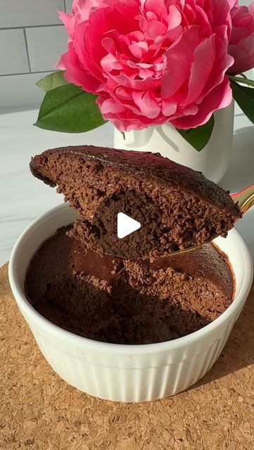 3 Ingredient Chocolate Cake, Chocolate Apple Cake, Apple Chocolate Cake, Lindsay Keosayian, Refined Sugar Free Recipes, Dairy Free Cake, Chocolate Apples, Baking With Almond Flour, Sugar Free Treats