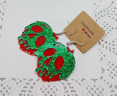 Poison Apple glitter earrings inspired by Snow White Evil Queen Poison Apple Costume, Snow White Witch, Skull Apple, Snow White Poison Apple, Apple Costume, Evil Queens, Apple Earrings, Poison Apple, Witch Earrings