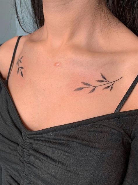 30 Minimalist Leaf Tattoos Ideas for Women that Celebrate the Fall - Flymeso Blog Leaf Chest Tattoo Female, Tato Minimal, See Tattoo, Simple Tattoos For Women, Chic Tattoo, Simple Tattoos For Guys, Boho Tattoos, Small Pretty Tattoos, Petite Tattoos