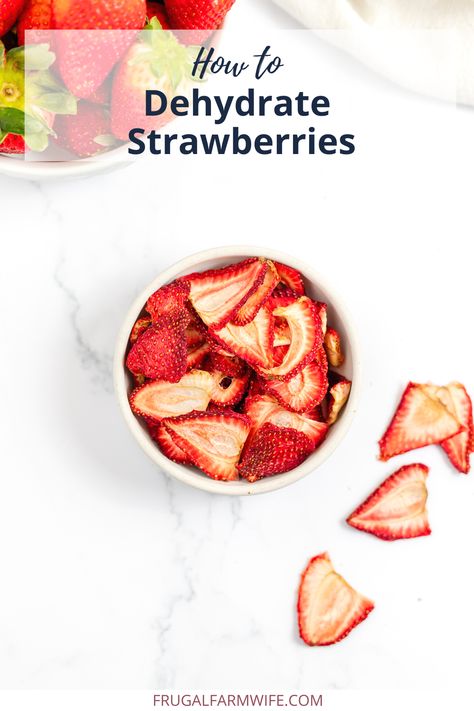 A simple tutorial for how to dehydrate strawberries Dehydrator Recipes Fruit, Dried Fruit Recipe, Dehydrating Food Storage, Dehydrated Strawberries, Food Dehydration, Dehydrated Vegetables, Dehydrated Fruit, Dehydrated Food, Dried Strawberries