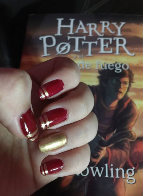 Hermione Granger Nails, Gryffindor Nails Acrylic, Grifindor Nails, Griffindor Nails Designs, Harry Potter Gryffindor Nails, Harry Potter Nails Designs Gryffindor, Gryffindor Nail Art, Harry Potter Nails Gryffindor, Gryffindor Nails