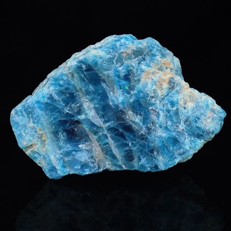 Apatite (Blue) Crystal Cabinets, Apatite Stone, Blue Apatite, Minerals And Gemstones, Green Crystals, Jewelry Patterns, Mineral Specimen, Rocks And Crystals, Bago