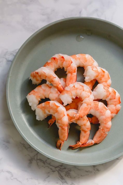 Boiling shrimp is one of the quickest and easiest methods of cooking shrimp. And they're perfect for classic shrimp cocktail, shrimp salsa, for sushi rolls and more! The best part it takes less than 5 minutes. Dinner Shrimp Recipes, Boiling Shrimp, How To Boil Shrimp, Shrimp Aesthetic, Dinner Ideas Shrimp, Shrimp Dinner Ideas, Meat Food Styling, Healthy Shrimp Recipes, Boil Shrimp