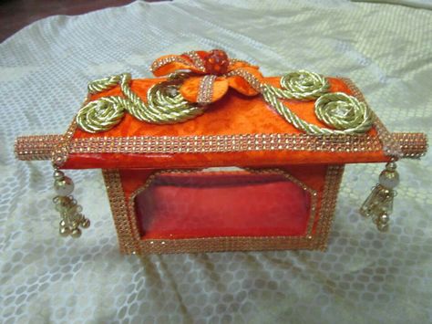 WeddingPacking ideas Bed For Laddu Gopal, Woodland Wedding Favors, Tray For Wedding, Wedding Trays, Wedding Packing, Trousseau Packing, Wedding Gift Pack, Creative Holiday Gifts, Wedding Tumblers