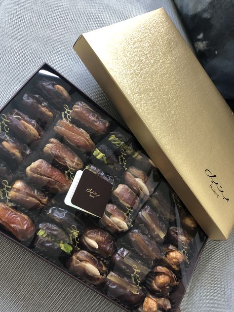 Dates Aesthetic Fruit, Chocolate Dates Packaging, Bateel Dates, Dates Branding, Mixed Nuts Packaging, Dates Aesthetic, Date Recipes Desserts, Morocco Food, Food Gift Box