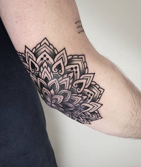 Mandala Elbow, Two Snakes Tattoo, Traditional Tattoo Elbow, Snakes Tattoo, Half Mandala Tattoo, Tattoo Elbow, Mandala Tattoo Men, Tricep Tattoos, Two Snakes