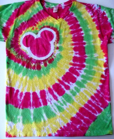 Disney Tie Dye, Tie Dye Mickey Shirts Diy, Disney Tie Dye Shirts, Bingo Quotes, Dye Projects, Tie Dye Shirts Patterns, Ty Dye, Diy Tie Dye Techniques, Diy Tie Dye Designs