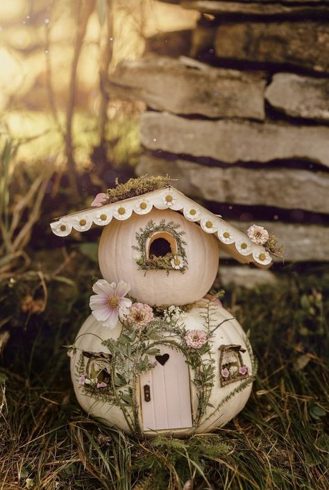 Found on @littlejandcompany insta 👻 Dollar Store Fall Crafts, Fall Crafts Ideas, Fairy Pumpkin, Pumpkin Cottage, Pumpkin Fairy House, Fairy Garden Birthday Party, Fairy Tea Parties, Fall Leaf Garland, Pumpkin Contest