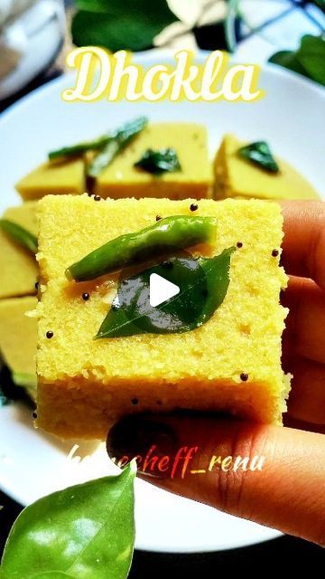 Renuka Salunke on Instagram: "Dhokla 😍 Ingredients 👇   For Batter ⬇️ Besan / Gram Flour - 2 Cups  Sugar - 1 tbsp  Green chilli - 2 Ginger  Turmeric - 1/2 tbsp  Lemon juice - 2 tbsp  Salt to taste  Water - 1 to 2 Cups  Rava /Semolina - 2 to 3 tbsp  Oil - 1 to 2 tbsp  Baking soda - 1/2 tbsp  Eno   For Tadka ⬇️ Oil - 1 tbsp  Mustard seeds - 1/2 tbsp  Curry leaves  Green chilli - 4 Water - 2 Cup  Lemon juice - 1 to 2 tbsp  Sugar - 1 to 2 tbsp  Salt to taste  .  .  .  For more food updates  Follow 👣 👉 @homecheff_renu .  .  .  .  Like share comment and save for later 🤗  .  .  .  .  #dhokla #recipe #snacks #reels #explore #viral #homecheff_renu #foodie" Rava Dhokla Recipe, Dhokla Recipe, Ginger Turmeric, Gram Flour, Mustard Seeds, Green Chilli, Curry Leaves, Mustard Seed, Lemon Juice