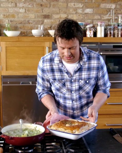 30 Min Chicken Meals, Jamie Oliver 30 Minute Meals, Jamie's 30 Minute Meals, British Pie, Jamie Oliver 5 Ingredients, 30 Minute Meals Chicken, Jamie Oliver Chicken, Chicken And Mushroom Pie, 30 Min Meals