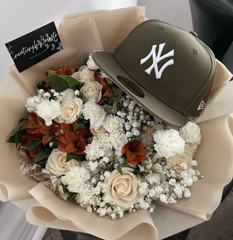 Flowers For Him Boyfriends Man Bouquet, Hat Bouquet For Boyfriend, Flowers For Boyfriend, Boyfriends Birthday Ideas, Valentines Day Flowers, Man Bouquet, Roses Bouquet Gift, Cute Anniversary Gifts, Luxury Flower Bouquets