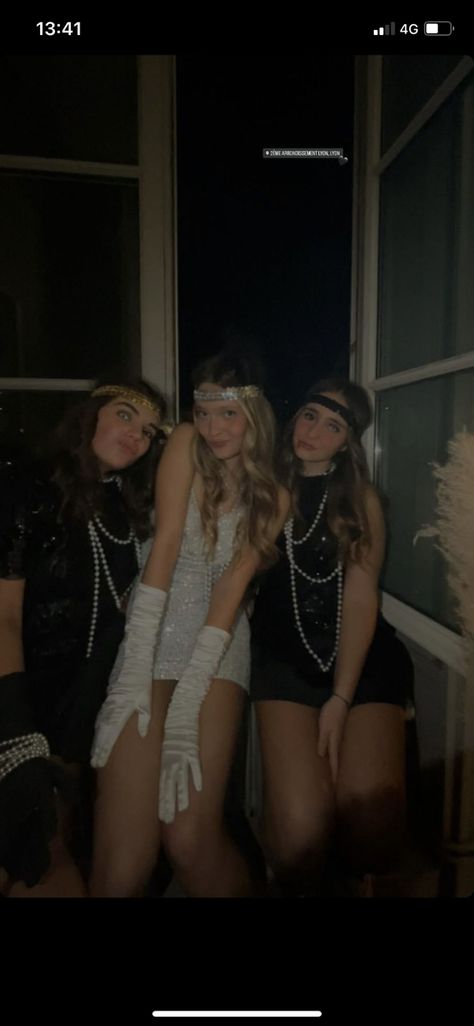 New Years Halloween Costume, 20s Theme Outfit, Halloween 70s Costumes, White Dress Halloween Costume Ideas, Decade Costume Ideas, Old Hollywood Homecoming, 1920s Fashion Aesthetic, Fancy Dress Party Ideas, The Great Gatsby Outfit Ideas