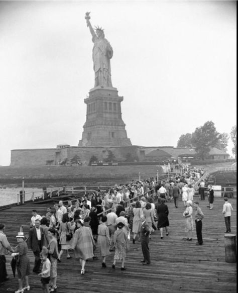 Interesting Story, Vintage Statues, Castle Garden, Ellis Island, The Statue Of Liberty, Lady Liberty, Interesting History, Le Havre, Vintage Italian