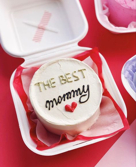 Mother Day Mini Cake, Best Mom Cake Design, Bento Cake Mothers Day, Mother Cake, Basic Muffin Recipe, Birthday Cake For Boyfriend, Mothers Day Desserts, Cake For Boyfriend, Birthday Cake For Mom