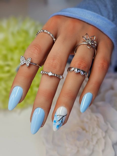 Blue And With Nails, Blue Milk Bath Nails, Tiffany Blue Nails Acrylics, Light Blue Gel Nails Short, Light Blue Butterfly Nails, Blue Gel Nails Designs, Gel Nail Designs Blue, Idee Nail Art, Baby Blue Summer Nails