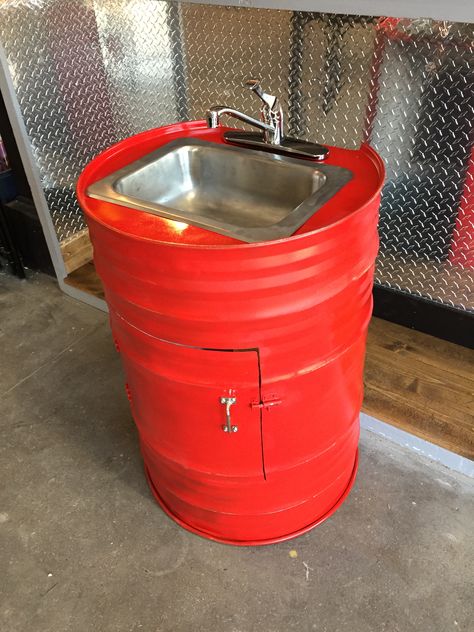 55 Gallon Drum Ideas, Metal Barrel Furniture, Garage Sink, Barrels Diy, Barrel Projects, 55 Gallon Drum, Outdoor Sinks, Metal Drum, Metal Barrel