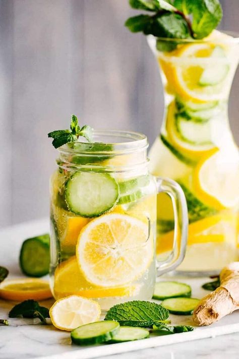 Infused Water Aesthetic, Lemon Water Aesthetic, Gym Morning, Mint Detox Water, Lemon Water Recipe, Cucumber Lemon Water, Cucumber Detox Water, Drinks Healthy, Hot Lemon Water