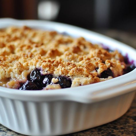 Sweet, juicy berries meet a buttery, shortbread crust in this warm blueberry crumble recipe. It's an easy dessert you'll want to make again and again! Blueberry Crumble Recipe, Blueberry Pie Crumble, Blueberry Oat Crumble, Easy Blueberry Crumble, Berry Crumble Recipe, Blueberry Crumble Recipes, Blueberry Crunch, Blueberry Crumble Bars, Blueberry Oat