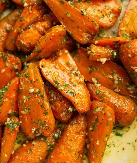 Balsamic Carrots Roasted, Roast Dinner Recipes, Roast Dinner, Carrot Recipes, Veggie Side Dishes, Vegetable Sides, Perfect Side Dish, Veggie Dishes, Roasted Veggies