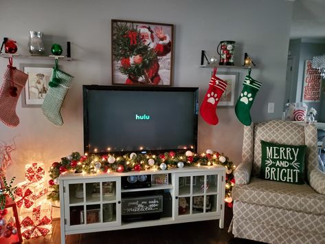 Christmas Garland Tv Stand, Tv Stand Decor Christmas, Garland On Tv Stand, Seasonal Apartment Decor, Tv Stand Christmas Decor Ideas, Tv Stand Christmas Decor, Noel Decor, Christmas Crafts Diy Decoration, Decor Around Tv