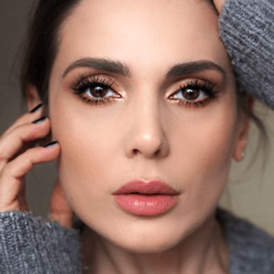 Cool Toned Makeup Looks, Ali Andreea, Andreea Ali, Cool Toned Makeup, Eye Makeup Dramatic, Special Event Makeup, Smokey Eye Easy, Cool Palette, Date Night Makeup