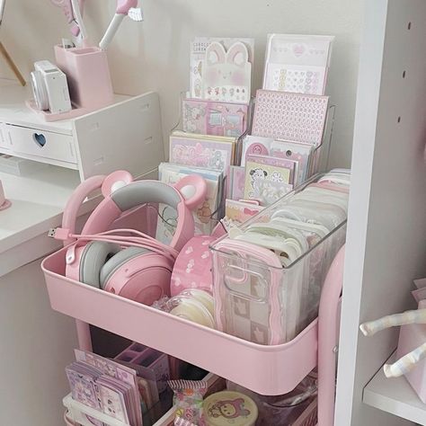 Otaku Room, Desk Inspiration, Simple Room, Cute Room Ideas, Kawaii Room, Game Room Design, Dream Room Inspiration, Pink Room, Room Makeover Inspiration