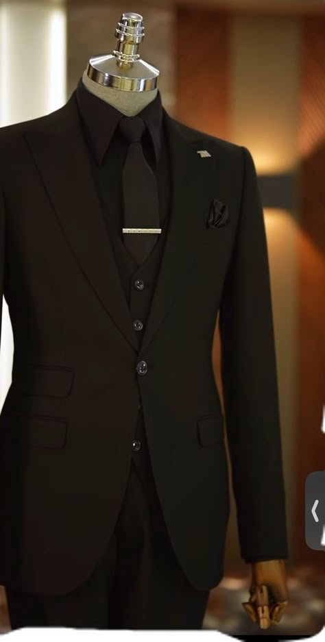 Italian Suits For Men Classy, Black Suit Aesthetic, Tuxedo Aesthetic, Guys Fashion Casual, Stylish Mens Suits, Black Suit Men, Suits Men Business, Classy Suits, Classy Outfits Men