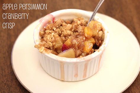 Apple Persimmon Cran Crisp Cranberry Crisp, Persimmon Recipes, Old Fashioned Oatmeal, Friendsgiving Dinner, Apple Crisp Recipes, Fruit Filling, Apple Cranberry, Crisp Recipe, Fresh Cranberries