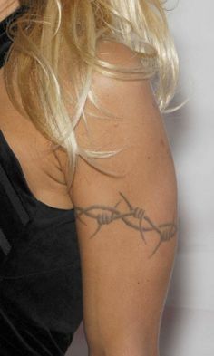 Barb Wire Aesthetic, Debbie Core, Pamela Anderson Tattoo, Stomach Tattoos Women Words, Mini Tattoos Finger, Small Earthy Tattoos, Tattoos Stomach, History Of Tattoos, Barbed Wire Tattoo