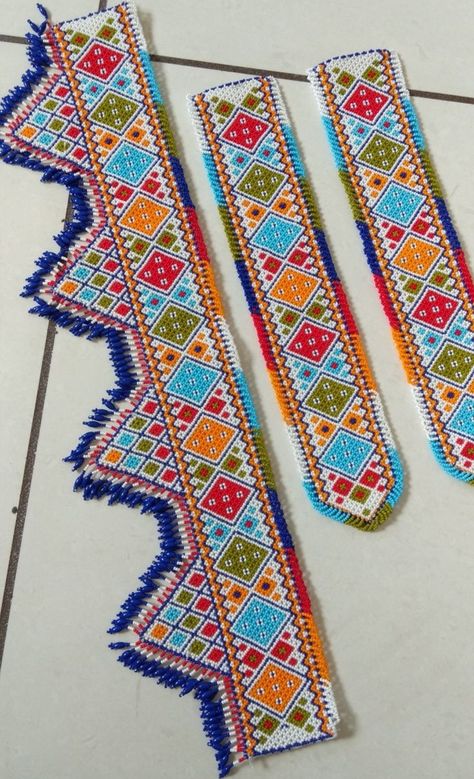 Moti Na Toran Design, Moti Toran Designs Doors Handmade, Machi Work, Toran Design, Diy Necklace Patterns, Welcome Home Decorations, Moti Work, Crochet Necklace Pattern, Kutch Work Designs