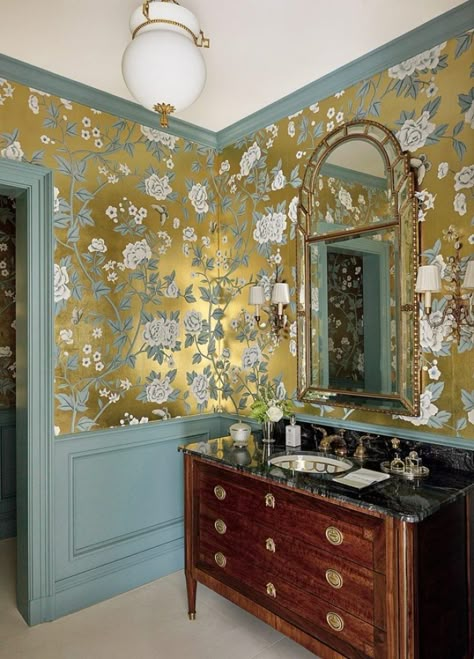 Bunny Williams: Love Affairs with Houses - The Glam Pad Powder Room Sconces, Chinoiserie Bathroom, Decorating With Antique Furniture, Glam Pad, French Country Bathroom, Mural Inspiration, Bunny Williams, 아파트 인테리�어, Metallic Wallpaper