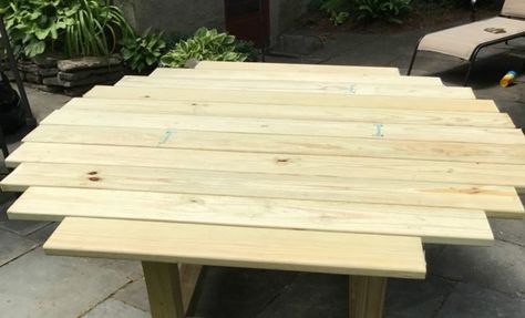 DIY: How to Build a Round Outdoor Dining Table - Building Strong Diy Outdoor Table Top, Diy Outdoor Dining Table, Diy Outdoor Dining, Outdoor Dining Table Diy, Outdoor Table Top, Craftsman Interior Design, Wood Patio Table, Outdoor Deck Decorating, Round Picnic Table