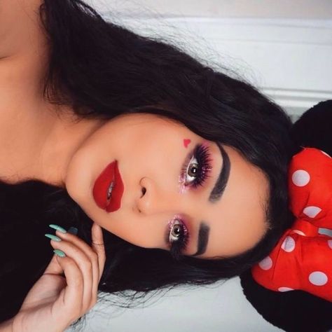 pinterest: @ nandeezy † Minnie Makeup, Minnie Mouse Makeup, Disney Eye Makeup, Miki Mouse, Unicorn Makeup, Disney Makeup, Make Up Videos, Valentines Makeup, Trendy Makeup