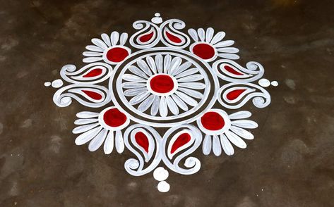 Chuna Rangoli Design, Bengali Alpana Design, Red And White Rangoli, Colour Rangoli Designs With Dots, Easy Alpana Designs Bengali, Dot Rangoli For Diwali, Round Alpona Design Bengali, Alpana Designs Bengali Simple, Madna Art