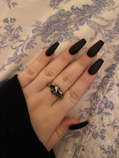 Black Nails Pale Skin, Coffin Shape Black Nails, Matte Black Acrylics, Medium Length Coffin Acrylic Nails Black, Black Nails Inspo Coffin, Matte Black Coffin Acrylic Nails, Black Nails Coffin Medium, Coffin Shape Nails Black, Ballerina Black Nails