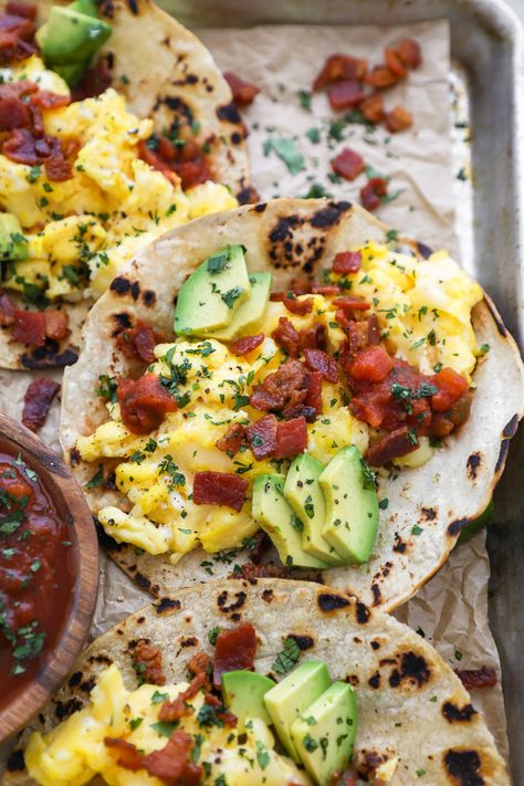 Easy Breakfast Tacos with Bacon & Avocado - Kalefornia Kravings Breakfast Tacos Recipe, Bacon Avocado, Avocado Breakfast, Bacon Breakfast, Breakfast Tacos, Breakfast Meal Prep, Carne Asada, Breakfast Brunch Recipes, Breakfast Time