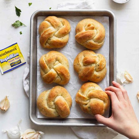 Garlic Knot Dinner Rolls Garlic Knot Dinner Rolls, Garlic Knot Rolls, Garlic Knot, Garlic Knots Recipe, Garlic Rolls, Yeast Recipes, Spring Baking, Garlic Knots, Yeast Breads