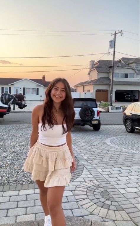 #outfit #fits #cute #summer #clothes Basic Cute Outfits Summer, Brunette Outfits Summer, Cool Girl Summer Outfits, Hot Spring Outfits, Hot Weather Fits, Summer Fair Outfit, California Summer Outfits, Summer Firs, Demetra Outfits