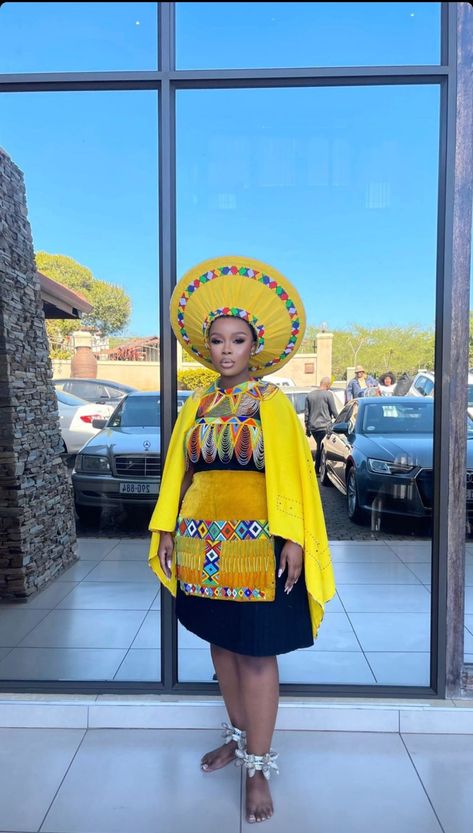 African Traditional Dresses Zulu, Makoti Dresses African Women, Zulu Traditional Wedding Dresses, South African Wedding Dress, Zulu Bride, Zulu Traditional Wedding, Zulu Traditional Attire, South African Traditional Dresses, Zulu Women