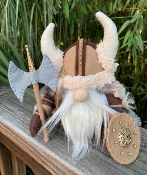 Viking Gnomes Diy How To Make, Viking Gnome, Viking Ornament, Gnome Pictures, Halloween Wood Crafts, Halloween Classroom, Gnomes Diy, Cones Crafts, Pine Cone Crafts