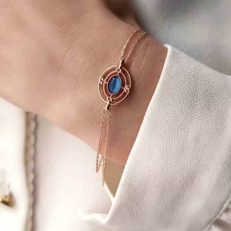 Elegant Evil Eye Chain Bracelet Gift, Gold Dainty Evil Eye Bracelet With Adjustable Chain, Blue Adjustable Dainty Evil Eye Bracelet, Dainty Blue Evil Eye Bracelet, Elegant Cat Eye Gemstone Jewelry, Cat Eye Jewelry, Cat Eye Bracelet, Bracelets Collection, Mom Bracelet