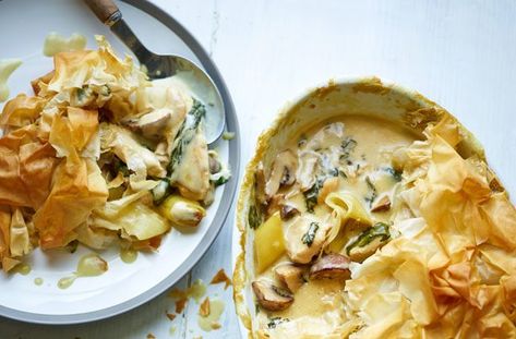 Joe Wicks' chicken pie recipe | GoodtoKnow Joe Wicks Recipes, Healthy Recipes Dinner, Chicken And Mushroom Pie, Chicken Pie Recipe, Chicken Tray Bake, Joe Wicks, Chicken Pie, Hearty Dinner, Meal Suggestions