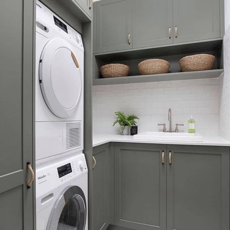 European Laundry, Laundry Inspiration, Small Utility Room, Laundry Room Designs, Laundry Makeover, Green Laundry, Laundry Room Layouts, Pantry Laundry, Mudroom Laundry Room