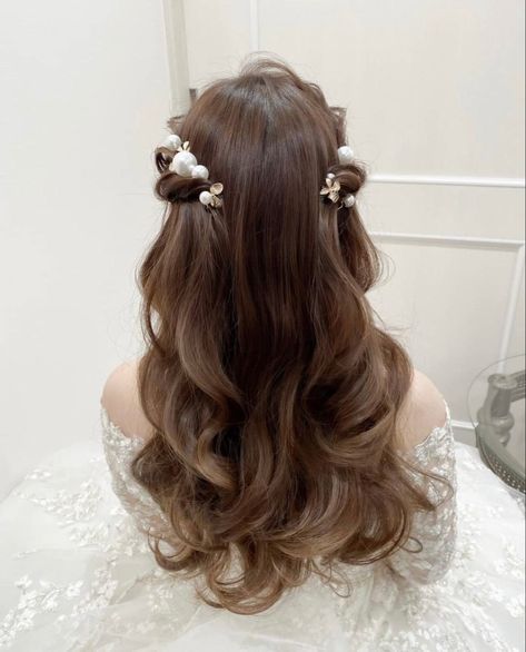 Korean Wedding Hair, Hair Down Styles, Wedding Hair Inspiration, Wedding Hair Down, Hair Up Styles, Haircuts Straight Hair, Wedding Hair And Makeup, Bride Hairstyles, Down Hairstyles