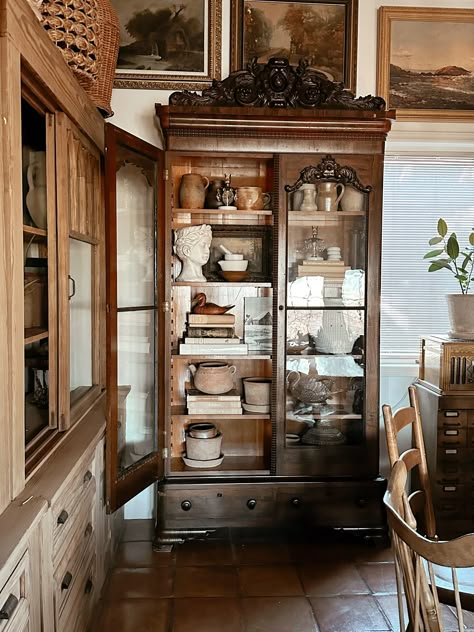 Glass Cabinet Styling, Old Kitchen Vintage, Light Academia Home, Wooden Showcase, Small Modern Farmhouse, Cabinet Styling, Library Dining Room, Brick Wall Kitchen, French Cupboard