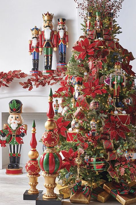 Nutcracker Tree, Nutcracker Christmas Tree, Diy Natal, Nutcracker Decor, Nutcracker Christmas Decorations, Red Christmas Decor, Christmas Tree And Santa, Gold Christmas Decorations, Christmas Tree Inspiration