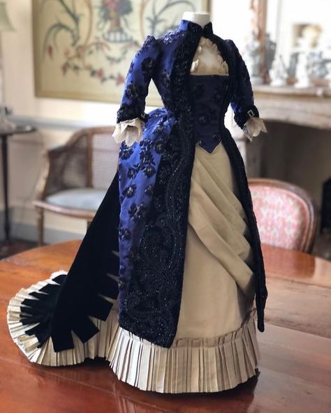 Gowns For Good on Instagram: "An (almost!) finished 1885 reception dress. Just boning to finish!! The period sewing techniques were taught by Luca Costigliolo @lucacostigliolo at the School of Historical Dress in London. Robe de réception 1885 presque terminée (les baleines à coudées!). www.gownsforgood.co.uk #1885 #1880s #fashion #mode #moda #costume #indumentaria #sewing #couture #coser #victorian #receptiondress #vestidodenoche #robedesoiree #velvet #velours #terciopelo #silk #soie #seda # Blue Ball Gowns, Lady Doll, Elizabeth I, Reception Dress, Historical Dresses, Sewing Techniques, Victorian Fashion, Fashion History, American Girl