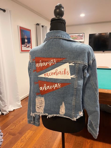 Spirit Jeans, Jacket Painting, Jean Jacket Diy, Gameday Fashion, Jacket Diy, Custom Jean, Custom Jean Jacket, Arkansas Razorback, Jacket Art